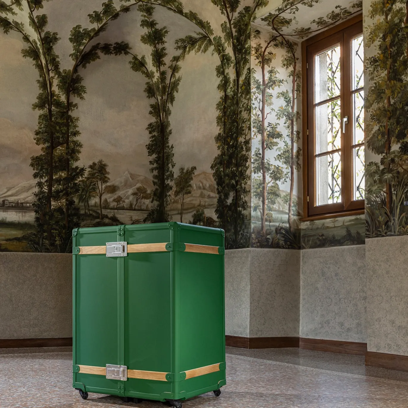 Trunk guardaroba Saint-Tropez verde con inserti in rovere