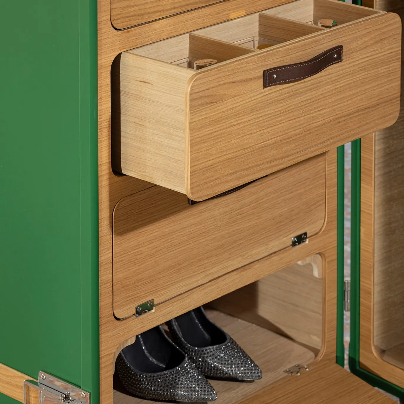 Trunk guardaroba Saint-Tropez verde con inserti in rovere
