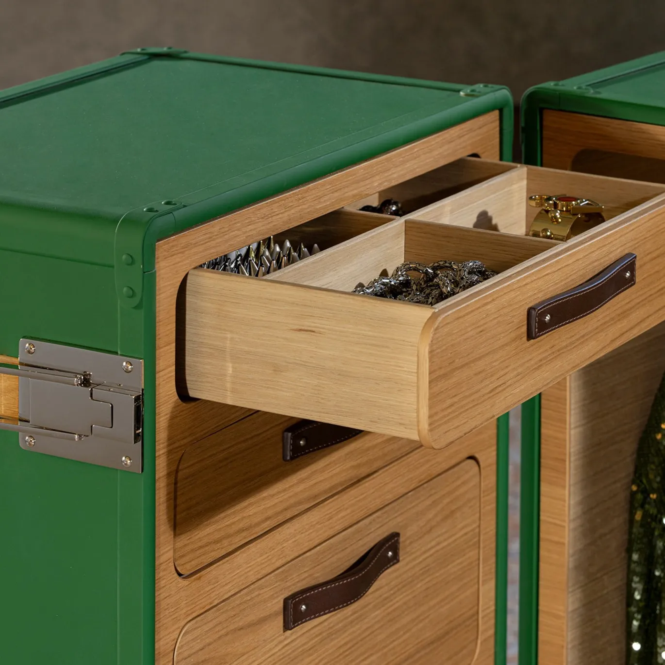 Trunk guardaroba Saint-Tropez verde con inserti in rovere