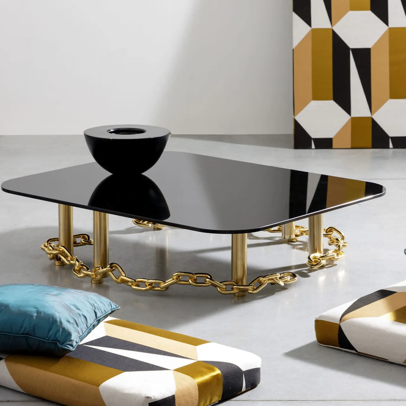 T2231 Tavolino con catena d'oro