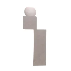 Un candelabro in pietra naturale bianca