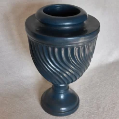 Urna in ceramica toscana modellata a mano Conus Deep Blue