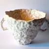 Vaso a Anfora Kos in Argilla Bianca con Smalto Marrone Maculato