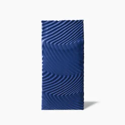 Vaso alto angolare blu di Max Lamb