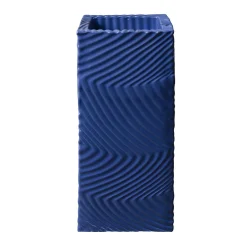 Vaso alto angolare blu di Max Lamb