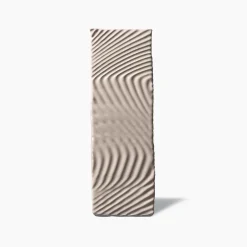 Vaso alto angolare in crema di Max Lamb