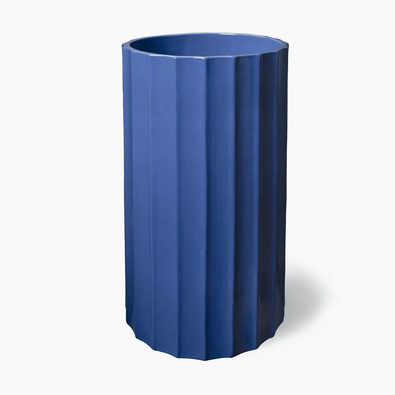Vaso alto in ceramica blu Column di Objects Of Common Interest
