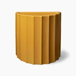 Vaso alto in ceramica gialla Half-Column di Objects Of Common Interest