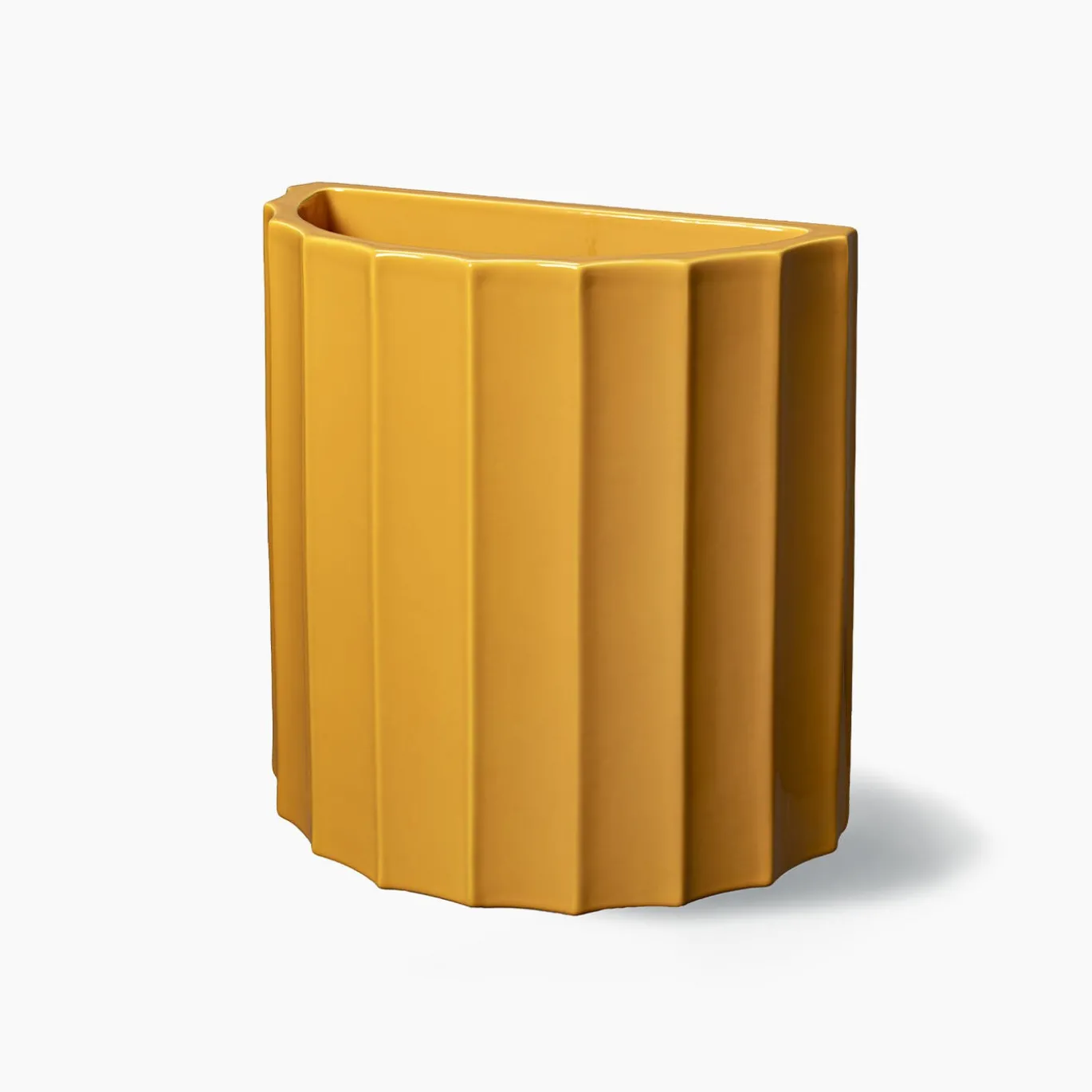 Vaso alto in ceramica gialla Half-Column di Objects Of Common Interest