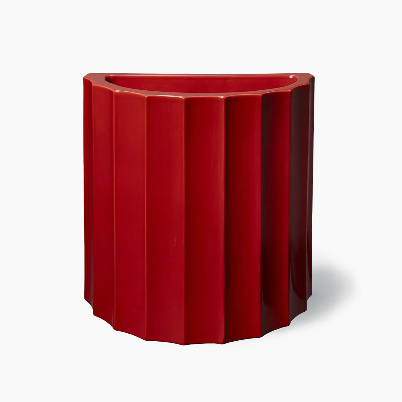Vaso alto in ceramica rossa Half-Column di Objects Of Common Interest