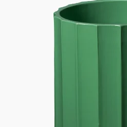 Vaso alto in ceramica verde Column di Objects Of Common Interest