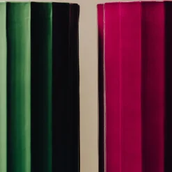 Vaso alto in ceramica viola Column di Objects Of Common Interest