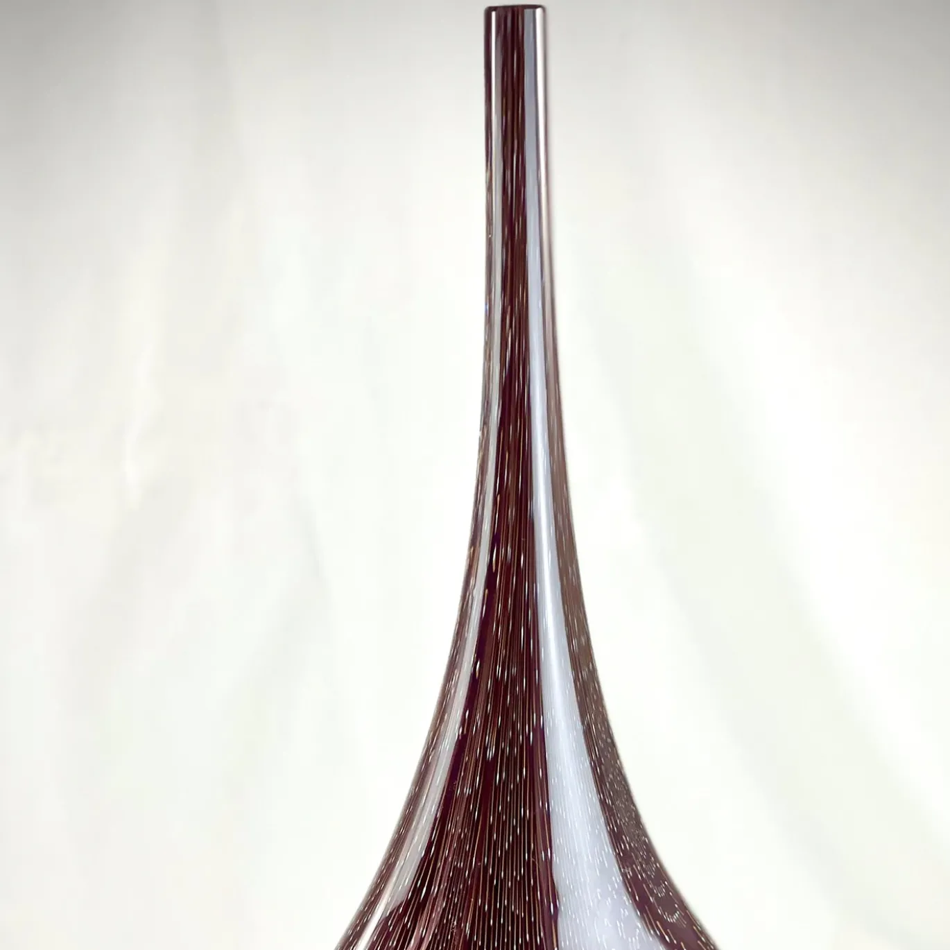 Vaso alto in filigrana rossa e bianca Murrine