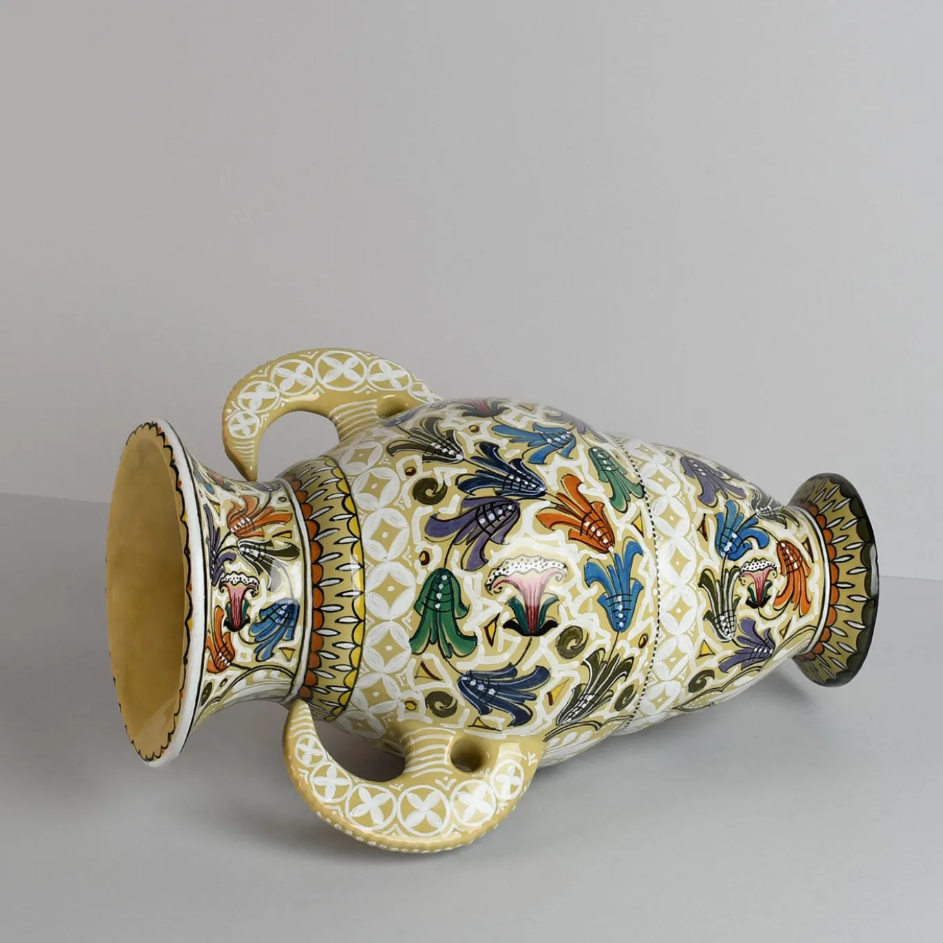 Vaso amphora in ceramica policroma