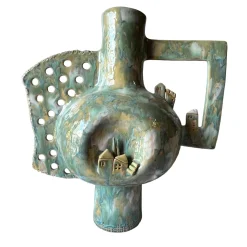 Vaso Axis Iridescente Abitato in Ceramica Verde della Collezione Micromondo