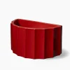 Vaso basso in ceramica rossa Half-Column di Objects Of Common Interest