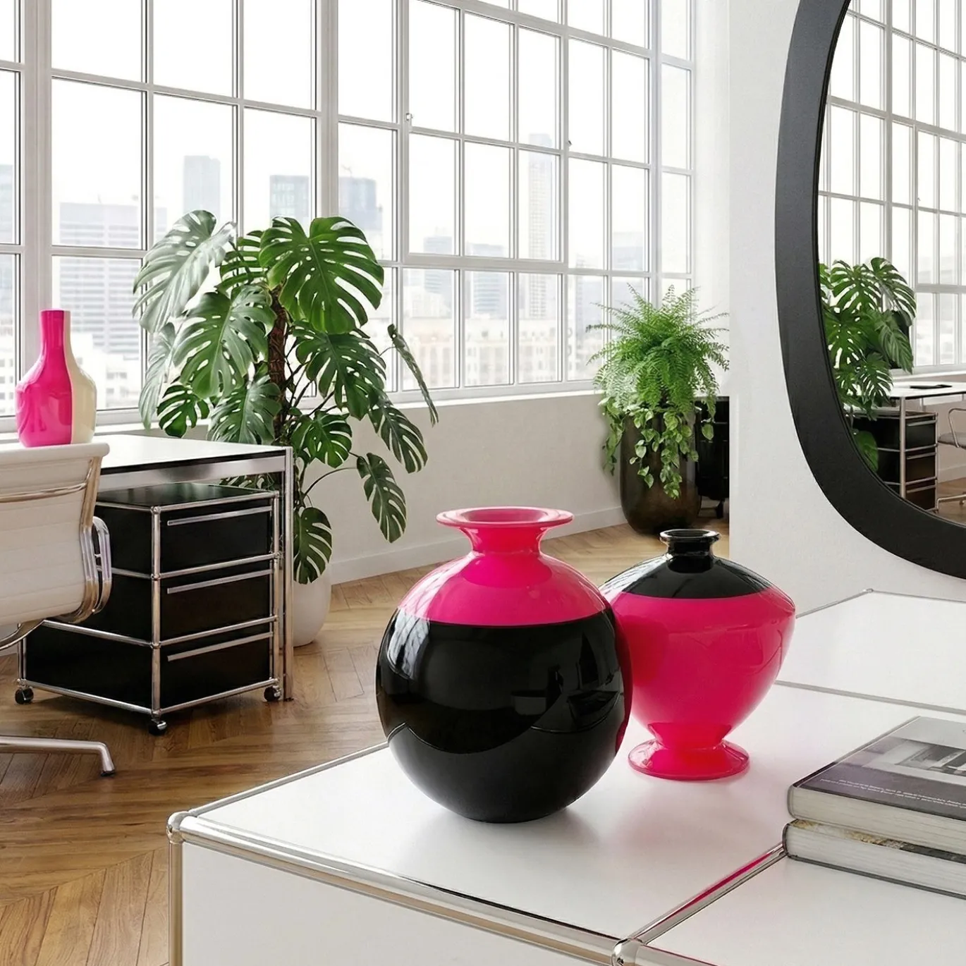 Vaso Battito Motor in ceramica fucsia fluo e nero intenso