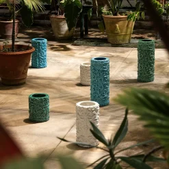 Vaso cilindrico barocco medio in ceramica bianca opaca