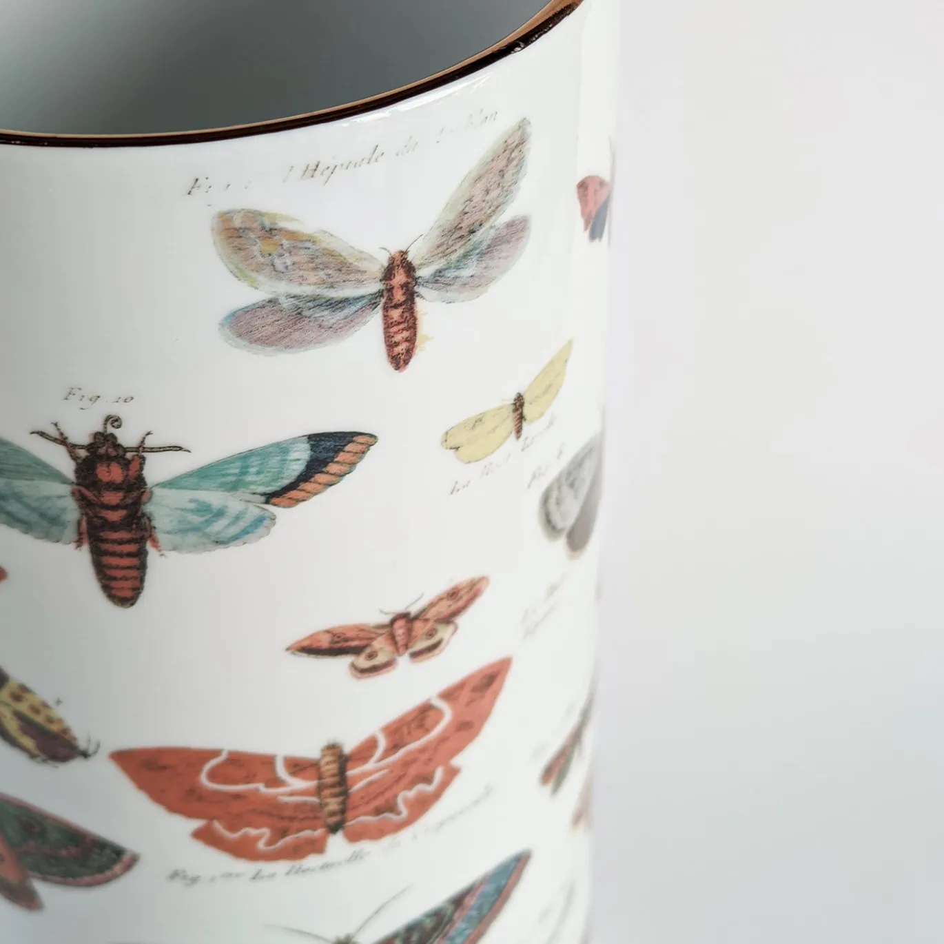 Vaso cilindrico in porcellana Butterflies