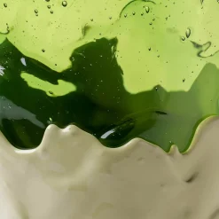 Vaso Clear grande in resina multicolore con tonalità verdi di Gaetano Pesce