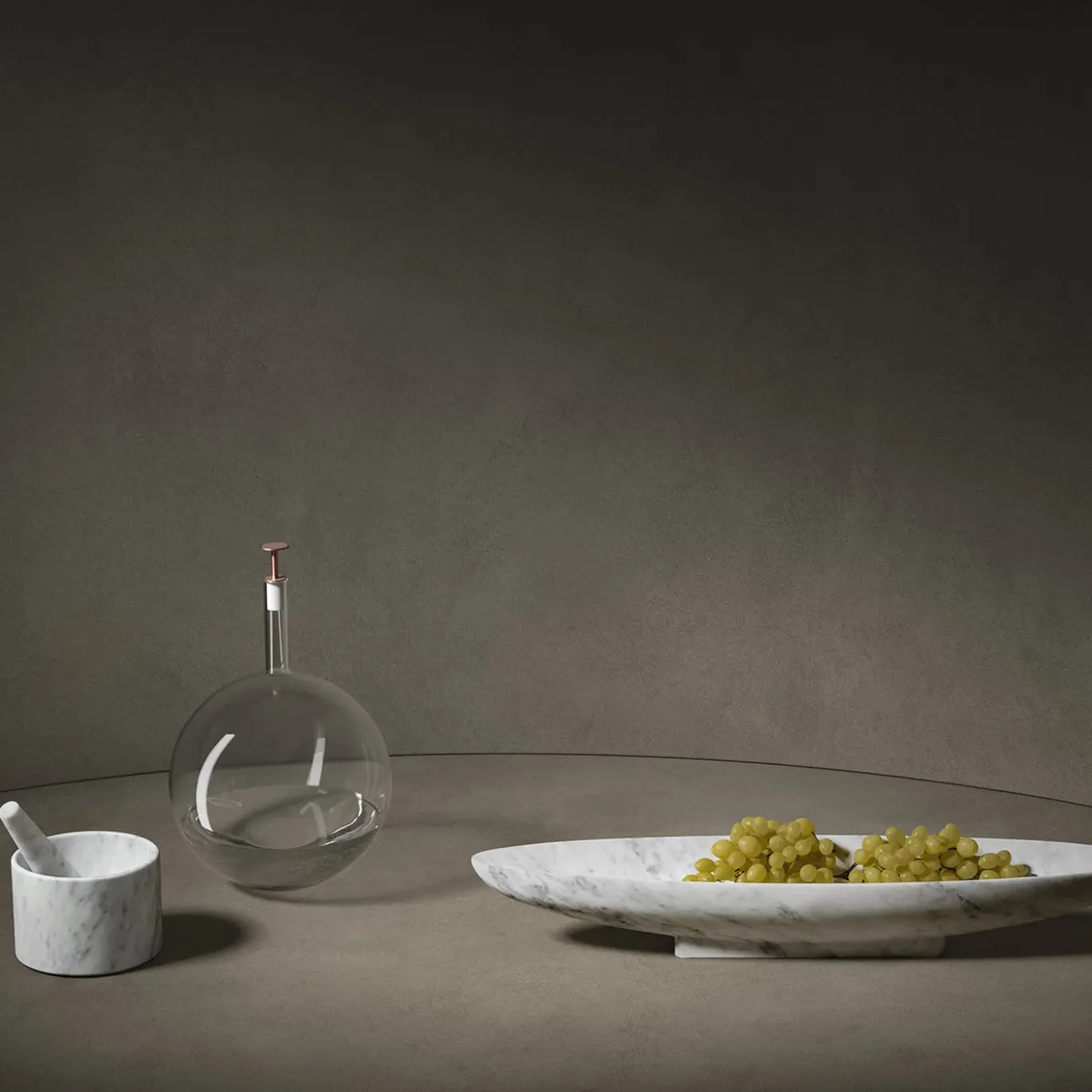 Vaso con piede Pietra L16 Carrara di Piero Lissoni