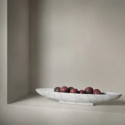 Vaso con piede Pietra L16 Carrara di Piero Lissoni