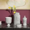 Vaso Criss-Cross in bianco e nero Post Scriptum di Formafantasma
