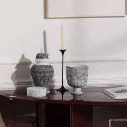 Vaso Criss-Cross in bianco e nero Post Scriptum di Formafantasma