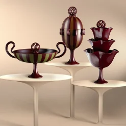 Vaso decorativo Corolla in argilla rossa di Dylan Tripp