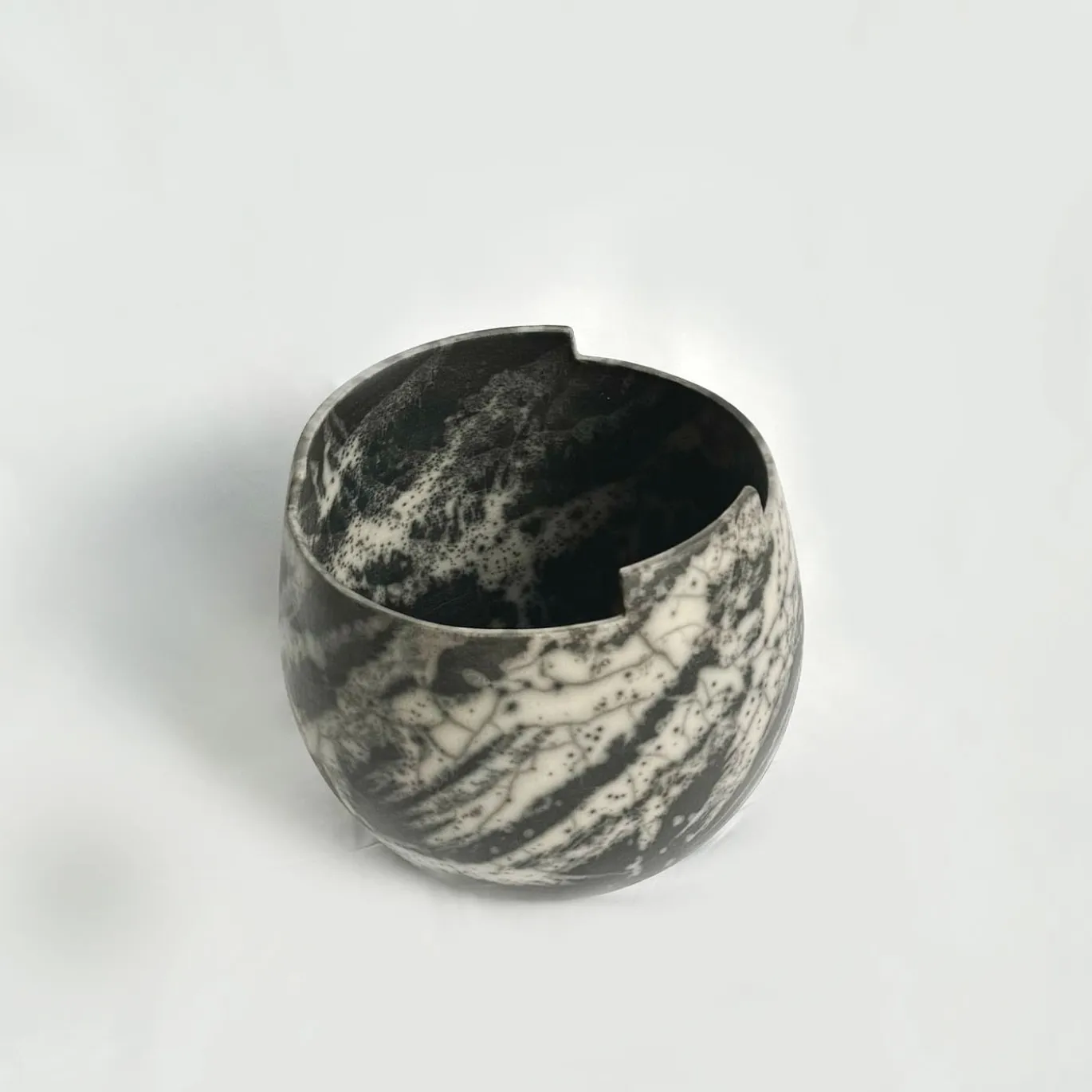 Vaso Decorativo Cut Piccolo Naked Scuro in Ceramica