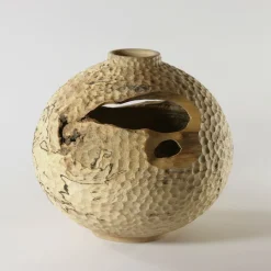 Vaso Decorativo in Legno Bombato con Effetto Smerigliato