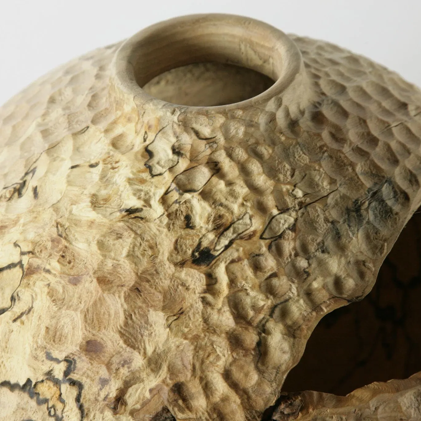 Vaso Decorativo in Legno Bombato con Effetto Smerigliato