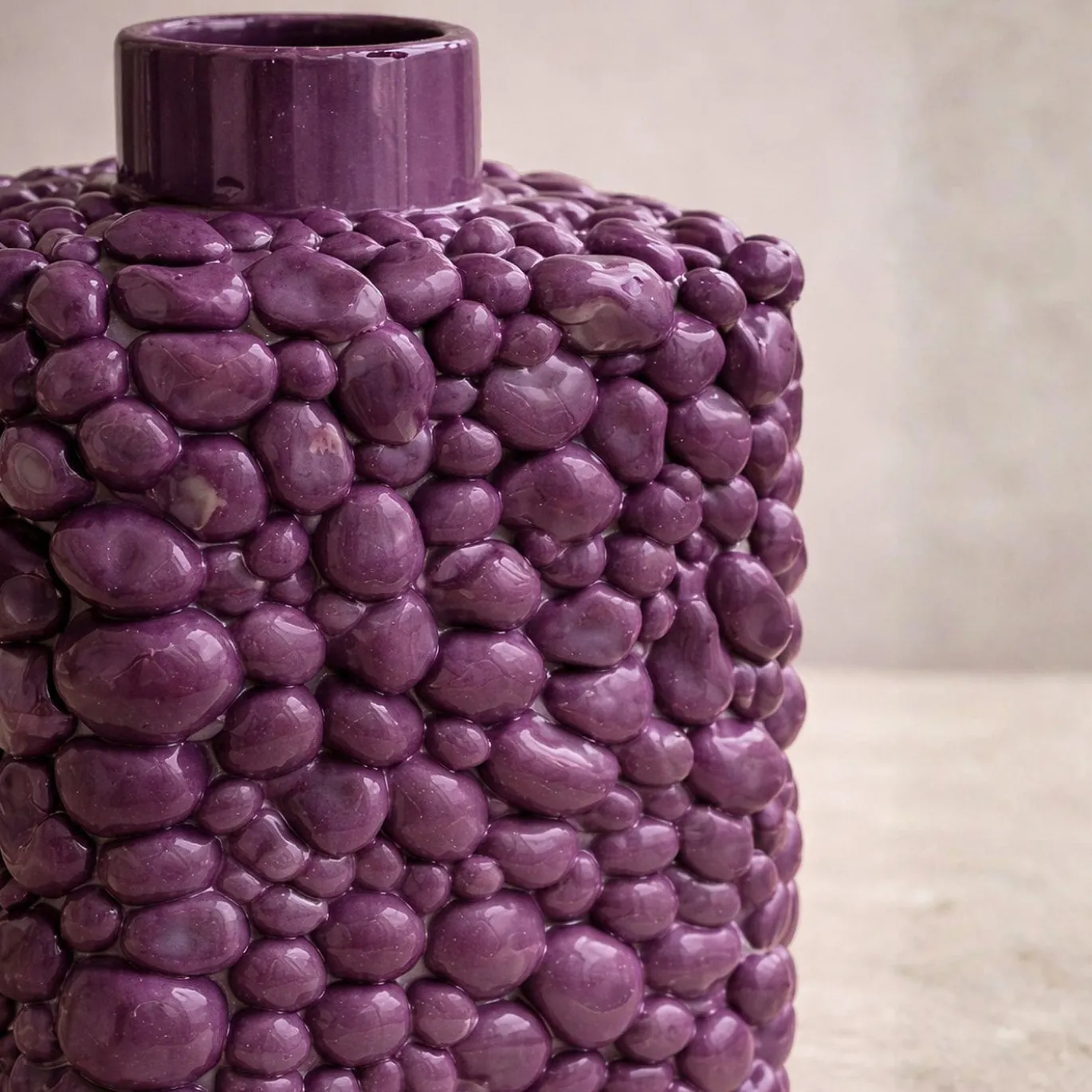 Vaso decorativo Mulberry in ceramica smaltata prugna