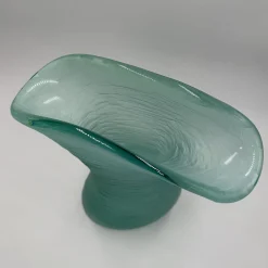 Vaso decorativo Onda di Giada in vetro di Murano verde acqua con finitura satinata