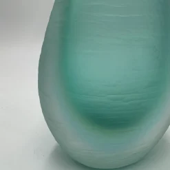 Vaso decorativo Onda di Giada in vetro di Murano verde acqua con finitura satinata