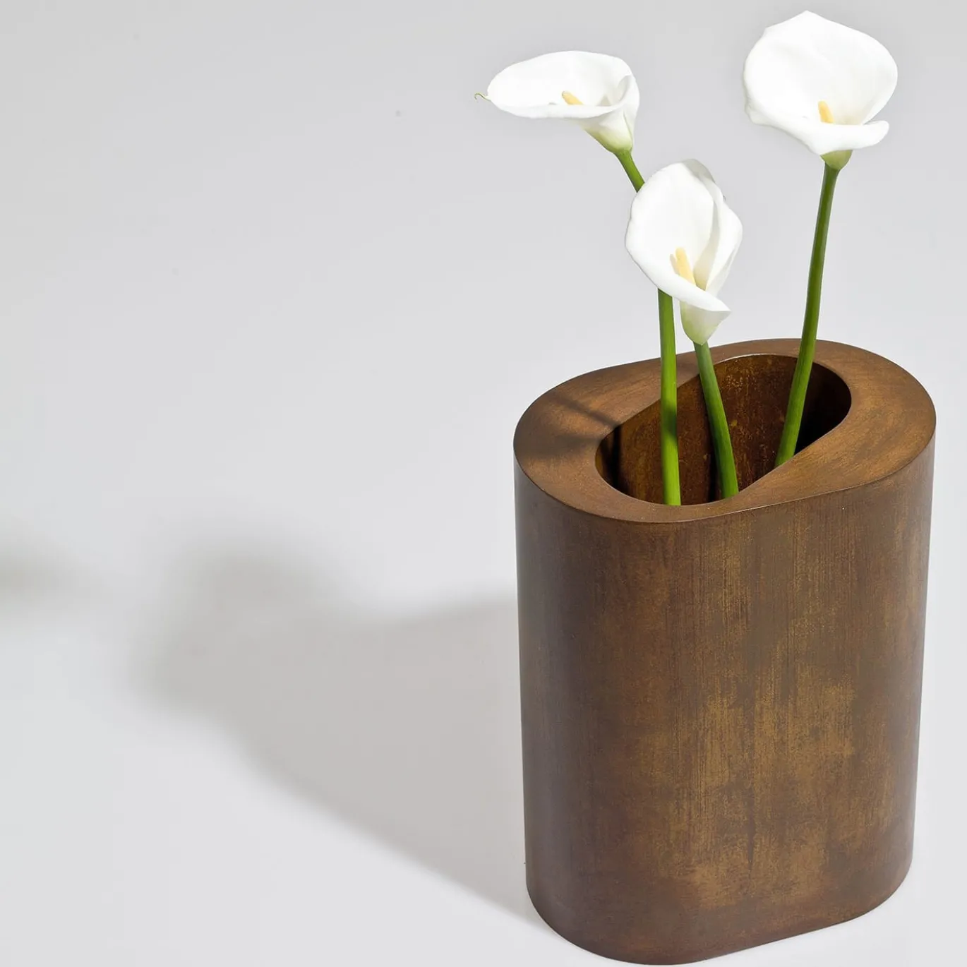 Vaso Decorativo Ovale in Acciaio Corten di Robert Evans