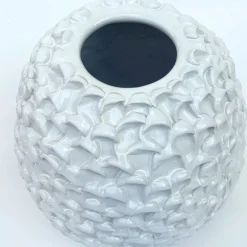 Vaso decorativo Small Round della serie Onda in ceramica bianca lucida