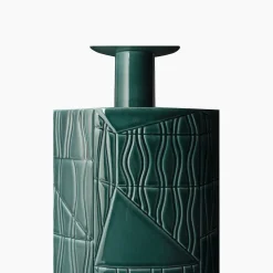 Vaso decorativo verde di Bethan Laura Wood