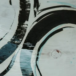 Vaso di manganese e disegno astratto verde rame
