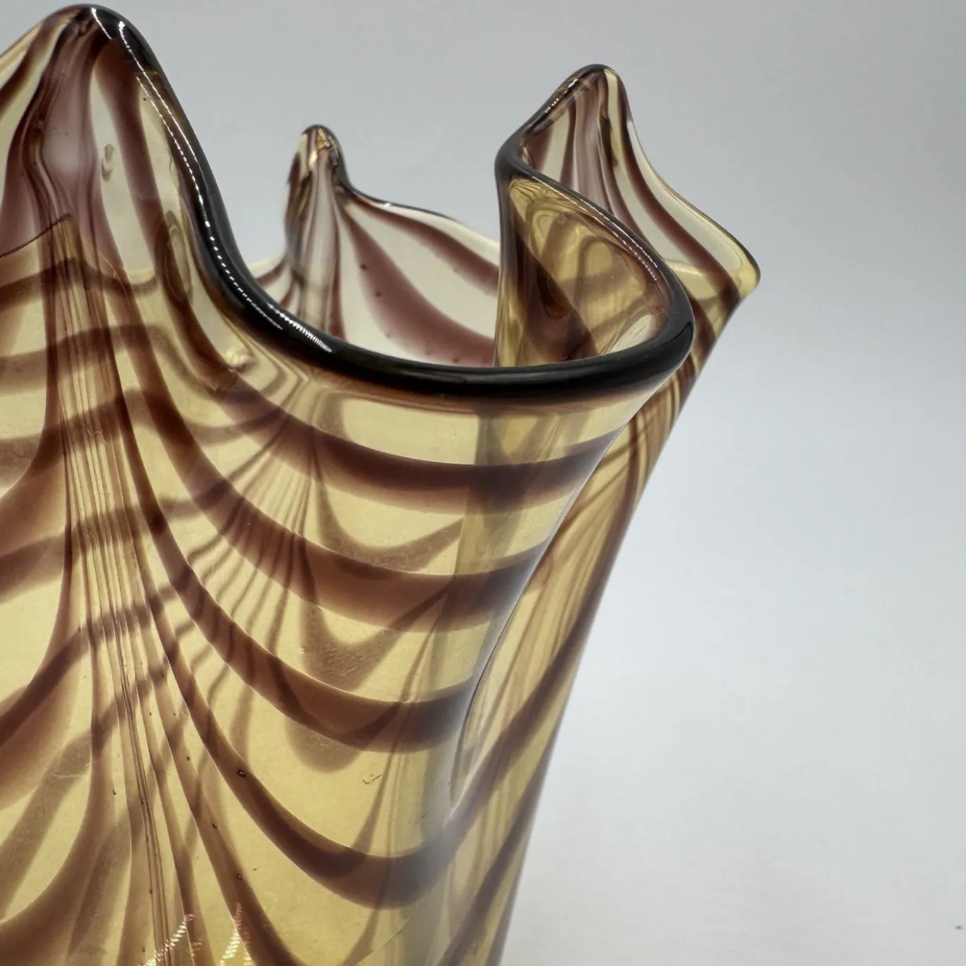 Vaso Fazzoletto in vetro di Murano marrone e ambra