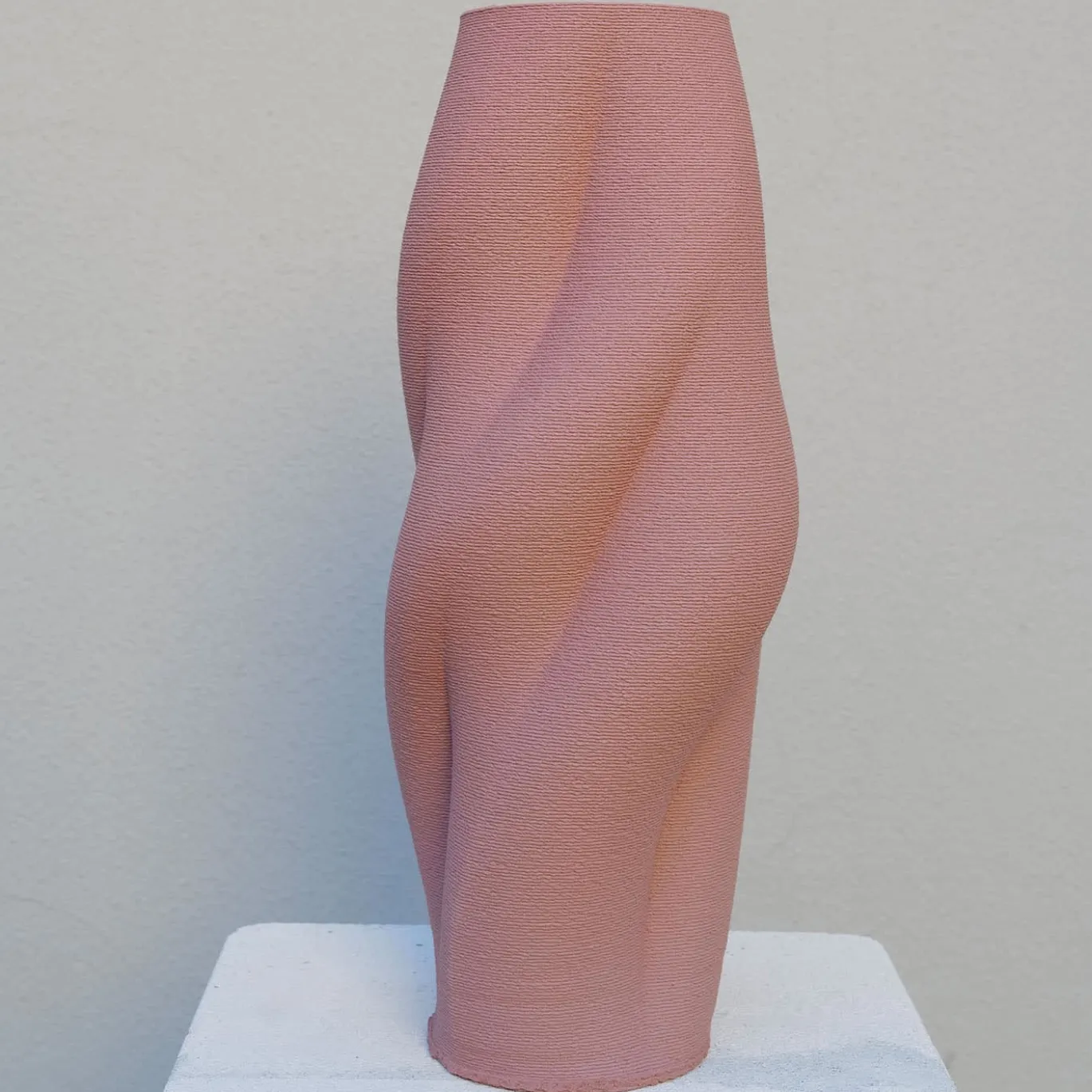 Vaso Female in Ceramica Rosa