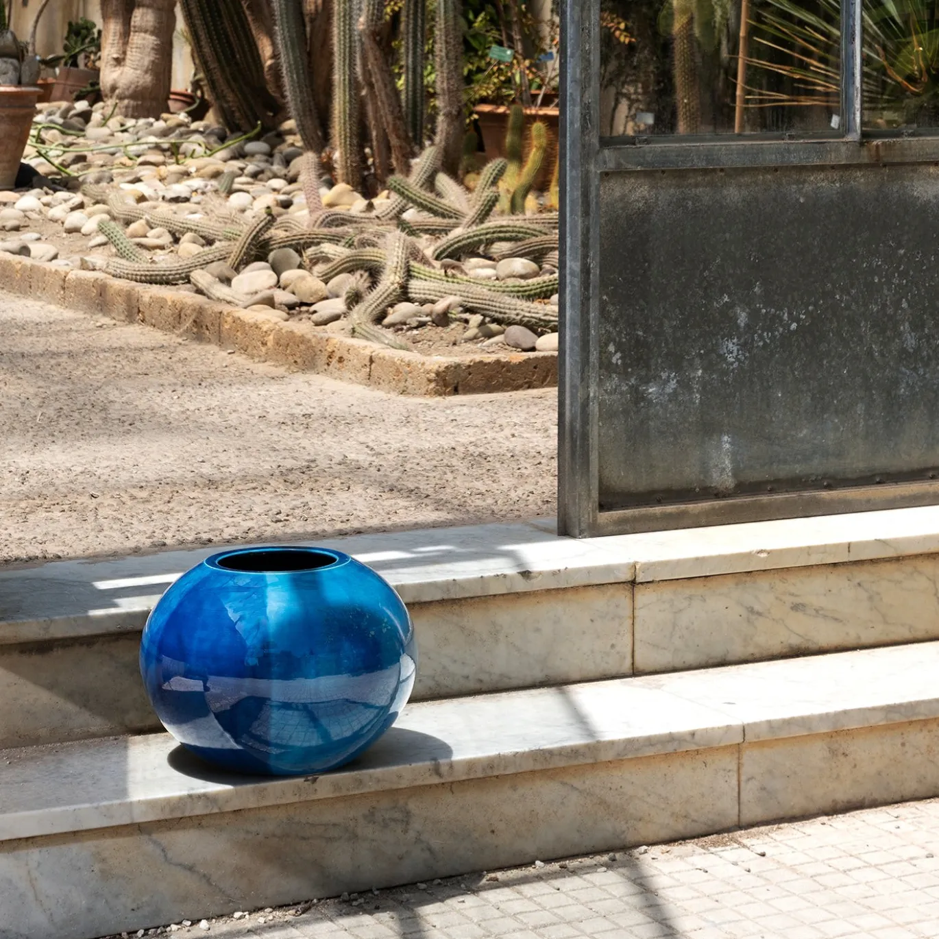 Vaso Geometrico Sfera in Ceramica Blu Antico