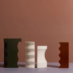 Vaso in ceramica burro e beige Curve #3 di Zaven