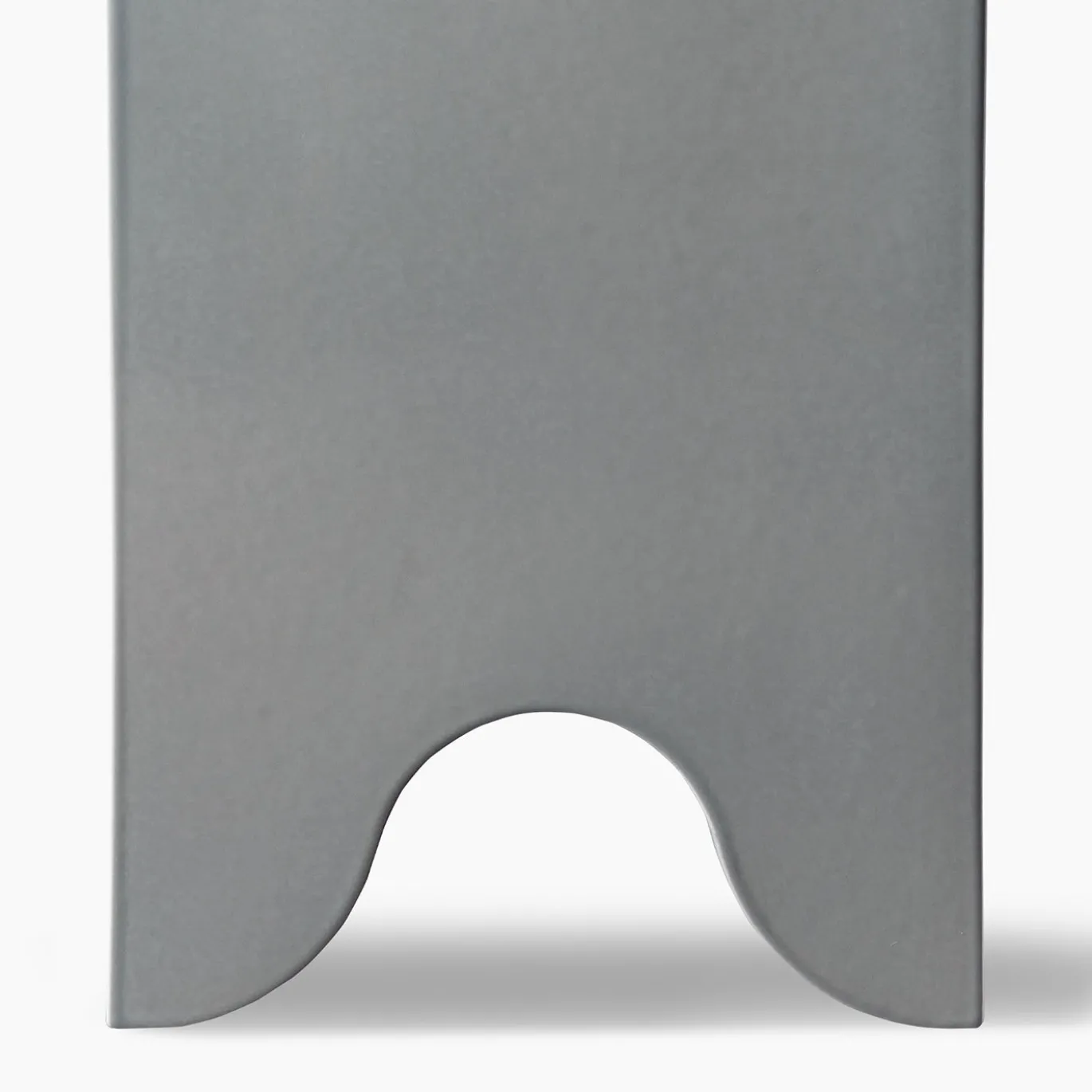 Vaso in ceramica grigio Onda n.2 di Muller Van Severen
