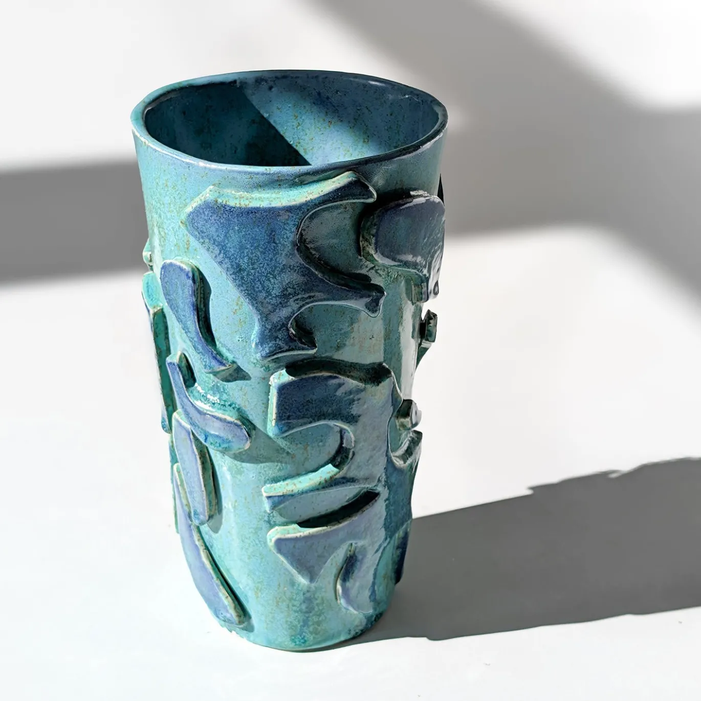 Vaso in ceramica in Bassorilievo Astrazioni