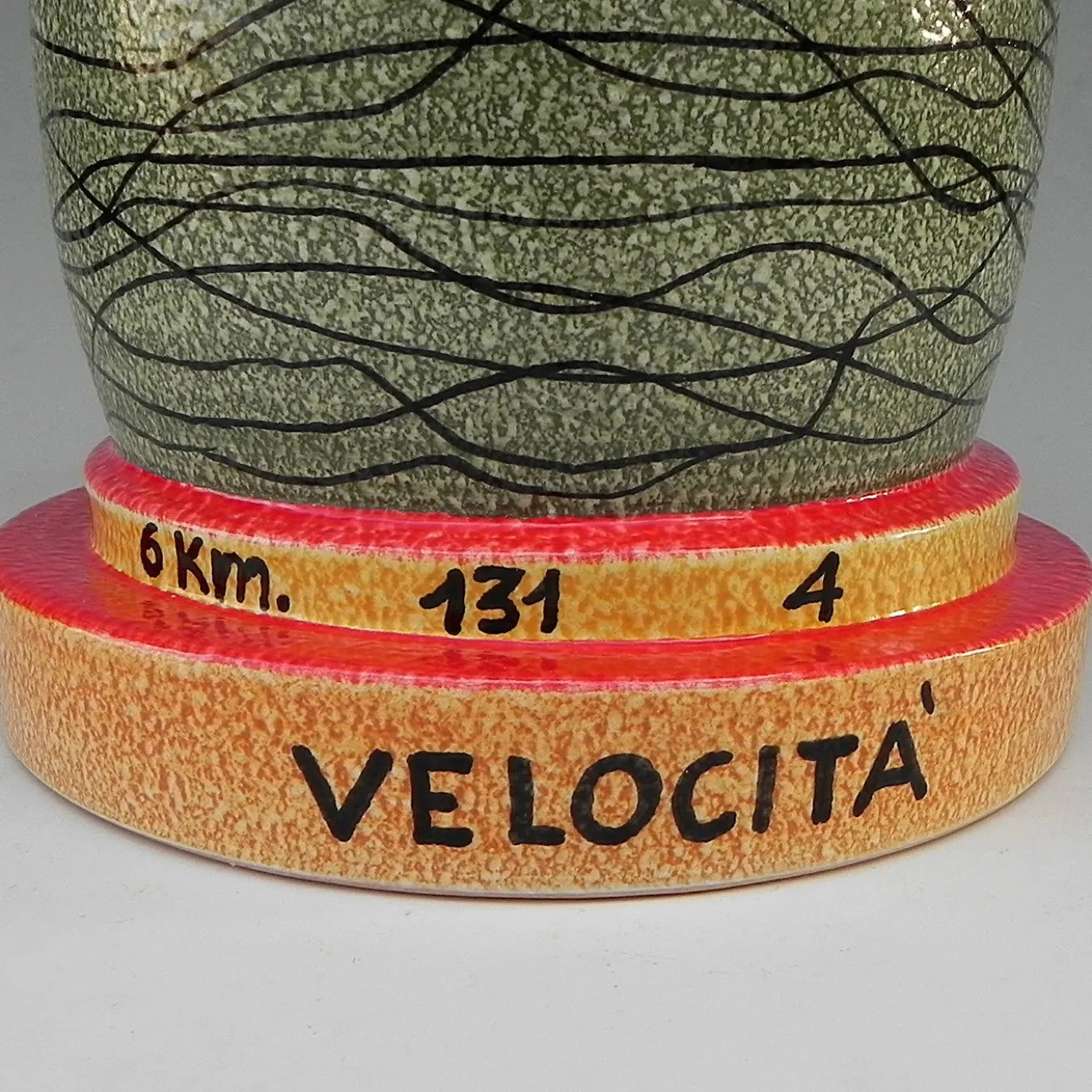 Vaso in ceramica Inquinante