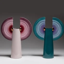 Vaso in ceramica lilla Solar Disc with Wings di Sara Ricciardi