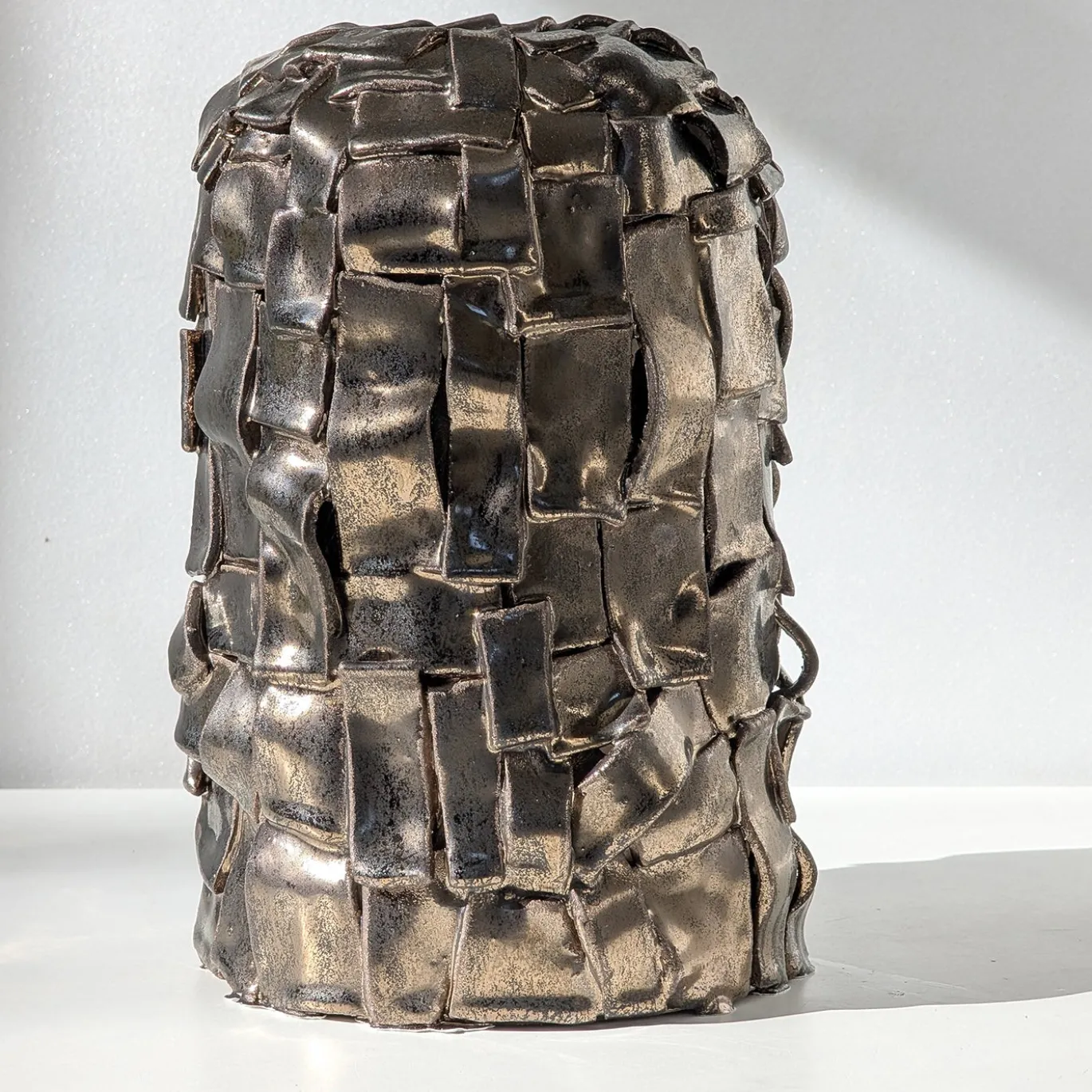 Vaso in ceramica mosaico bronzato