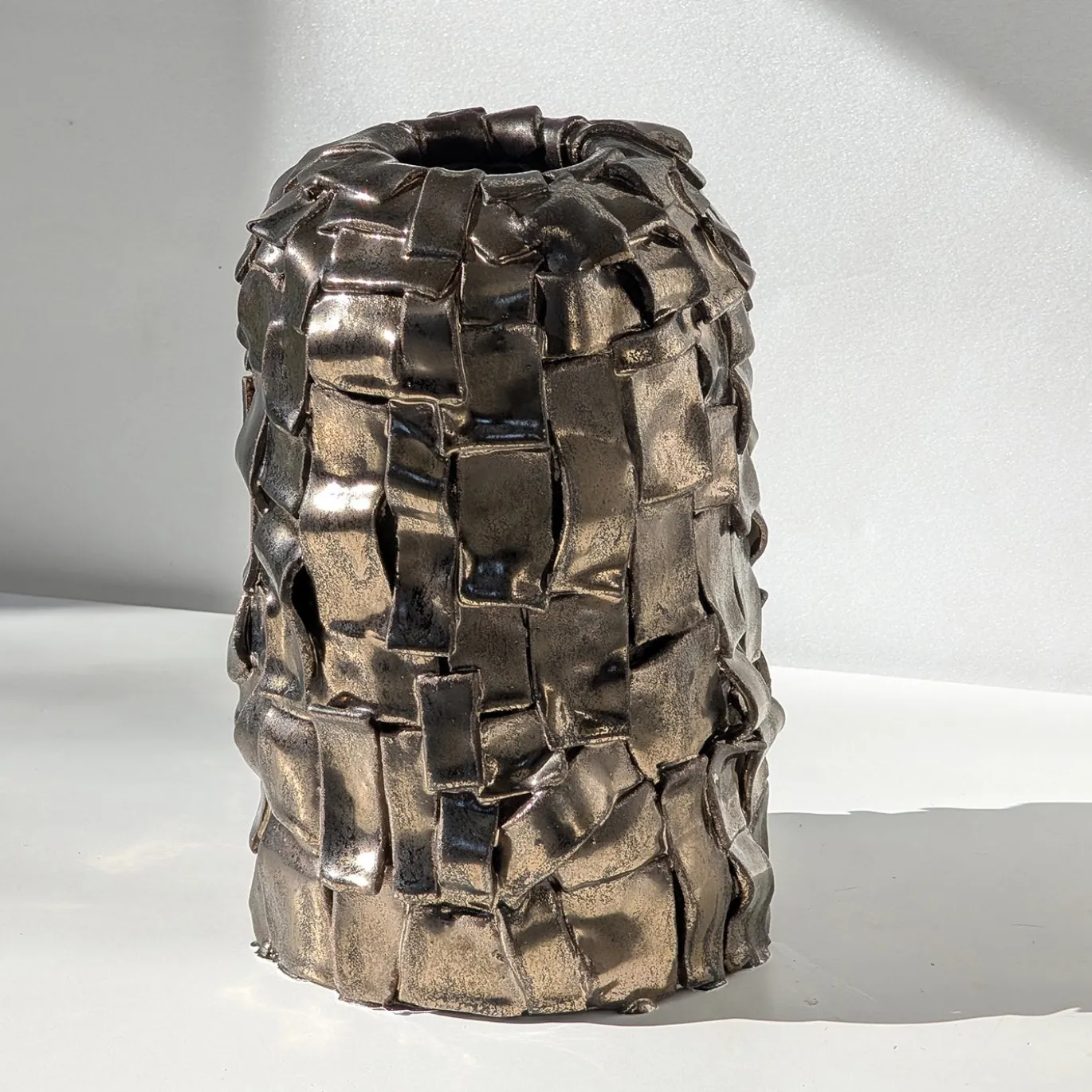 Vaso in ceramica mosaico bronzato