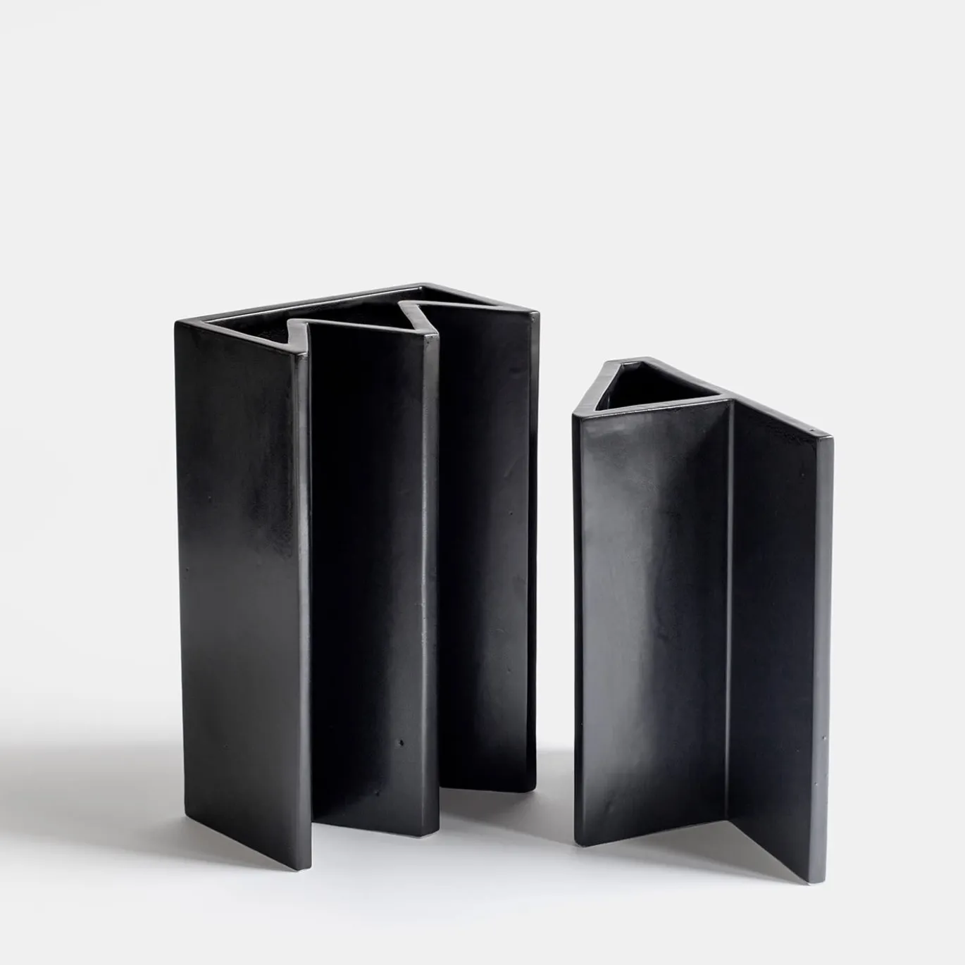 Vaso in ceramica nera Knight